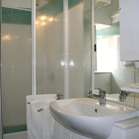Domus Cilento - Residence Con Piscina 卡斯特拉巴特