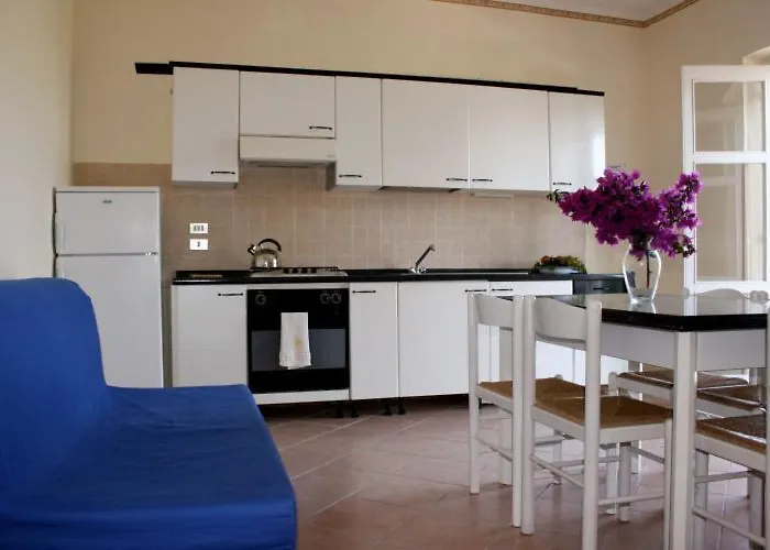 Domus Cilento 3* 卡斯特拉巴特